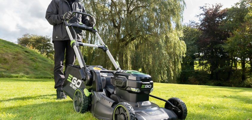 self-propelled mowers review